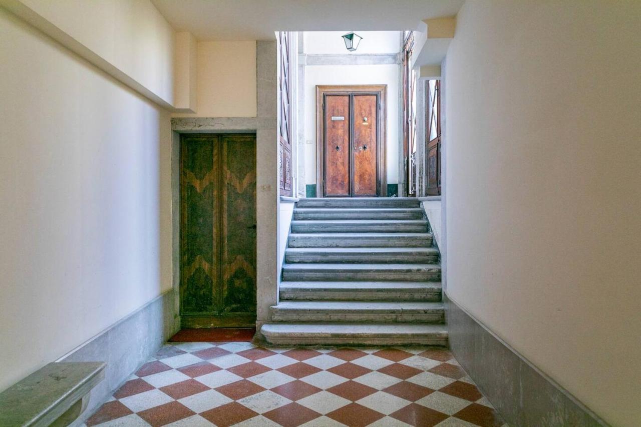 Отель Le Mansarde Deluxe Венеция Экстерьер фото