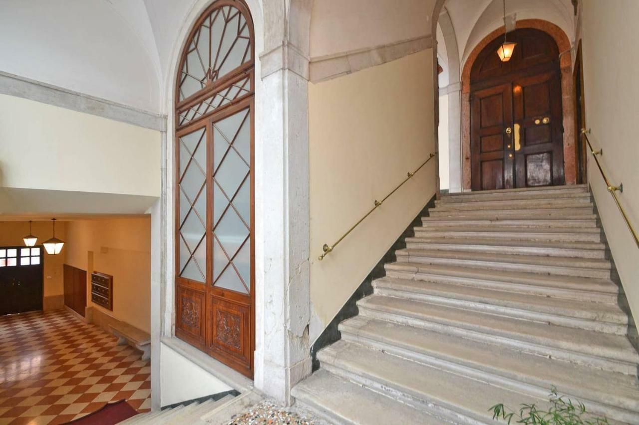 Отель Le Mansarde Deluxe Венеция Экстерьер фото